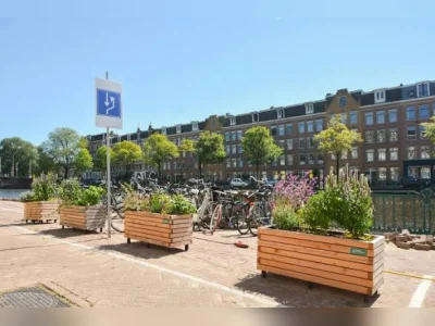 Amsterdam: Knus huisje met 2 kamers ruime tuin aan het water
