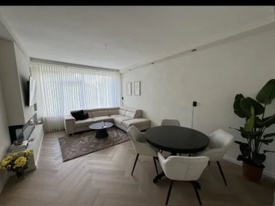 Zaanstad: Flat van 74 m² met 4 kamers. Lift is aanwezig.